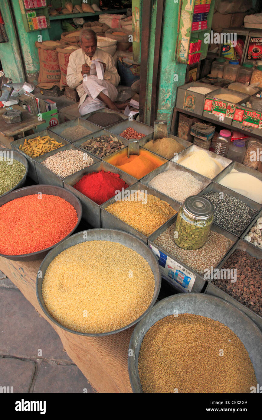 Indien, Rajasthan, Jodhpur, Sardar Bazar, Lebensmittelgeschäft, Getreide, Gewürze, Stockfoto