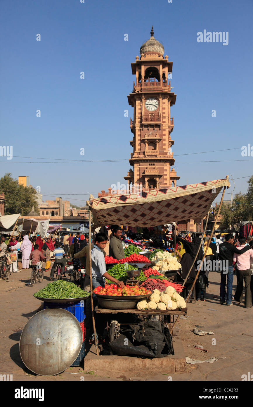 Indien, Rajasthan, Jodhpur, Sardar Bazar, Uhrturm, Gemüsemarkt, Menschen, Stockfoto