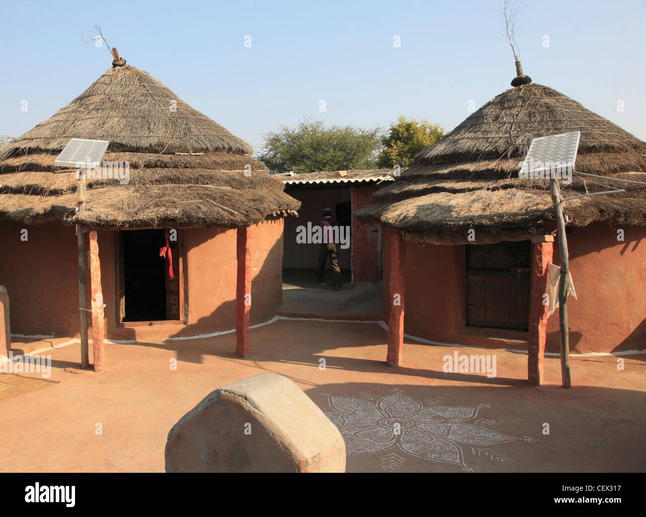 Indien, Rajasthan, Jodhpur, ländliche Häuser mit Sonnenkollektoren, Stockfoto