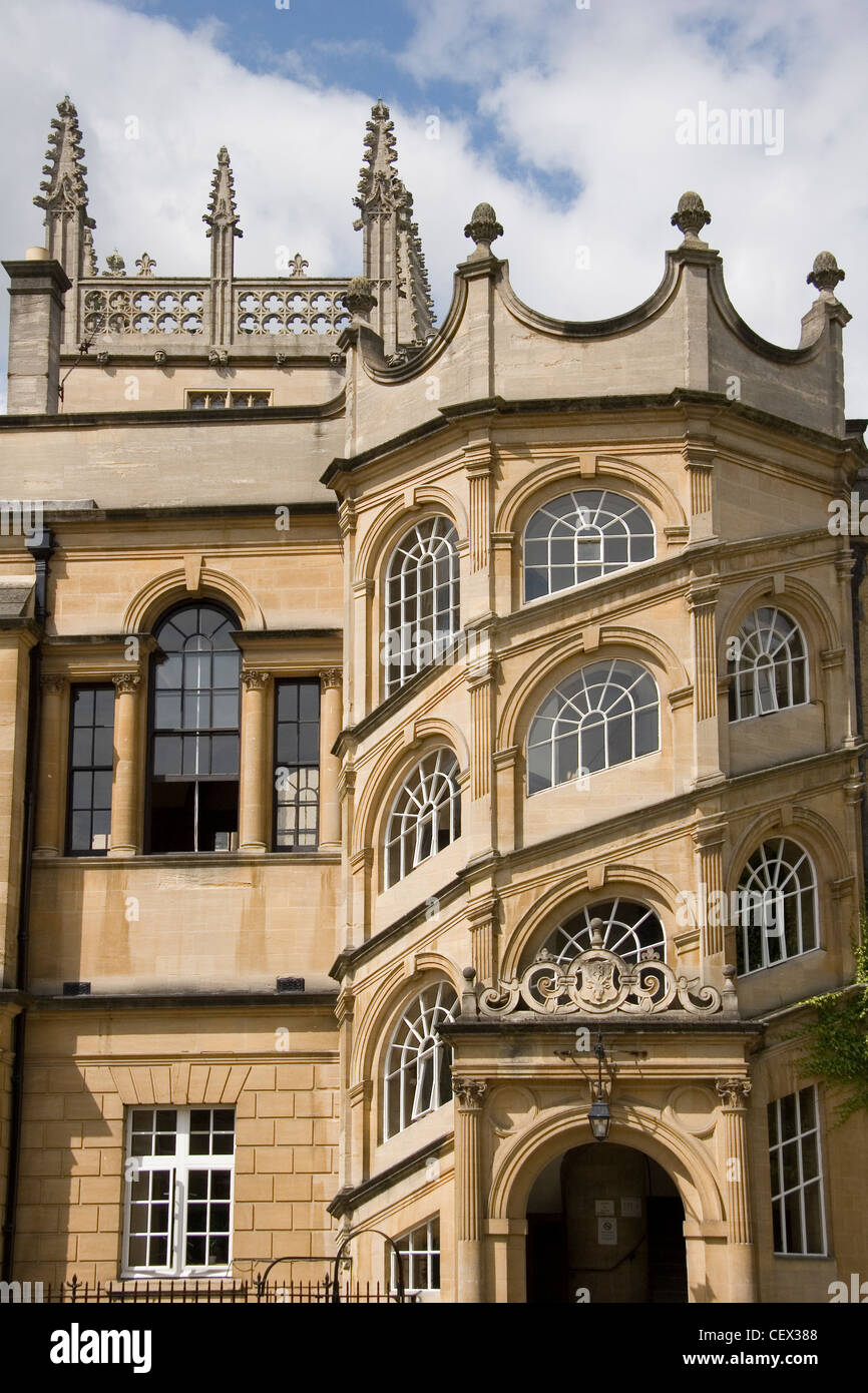 Twisted Tower am Hertford College. Das College wurde ursprünglich als Hart Hall 1282 von Elias de Hertford gegründet. Stockfoto