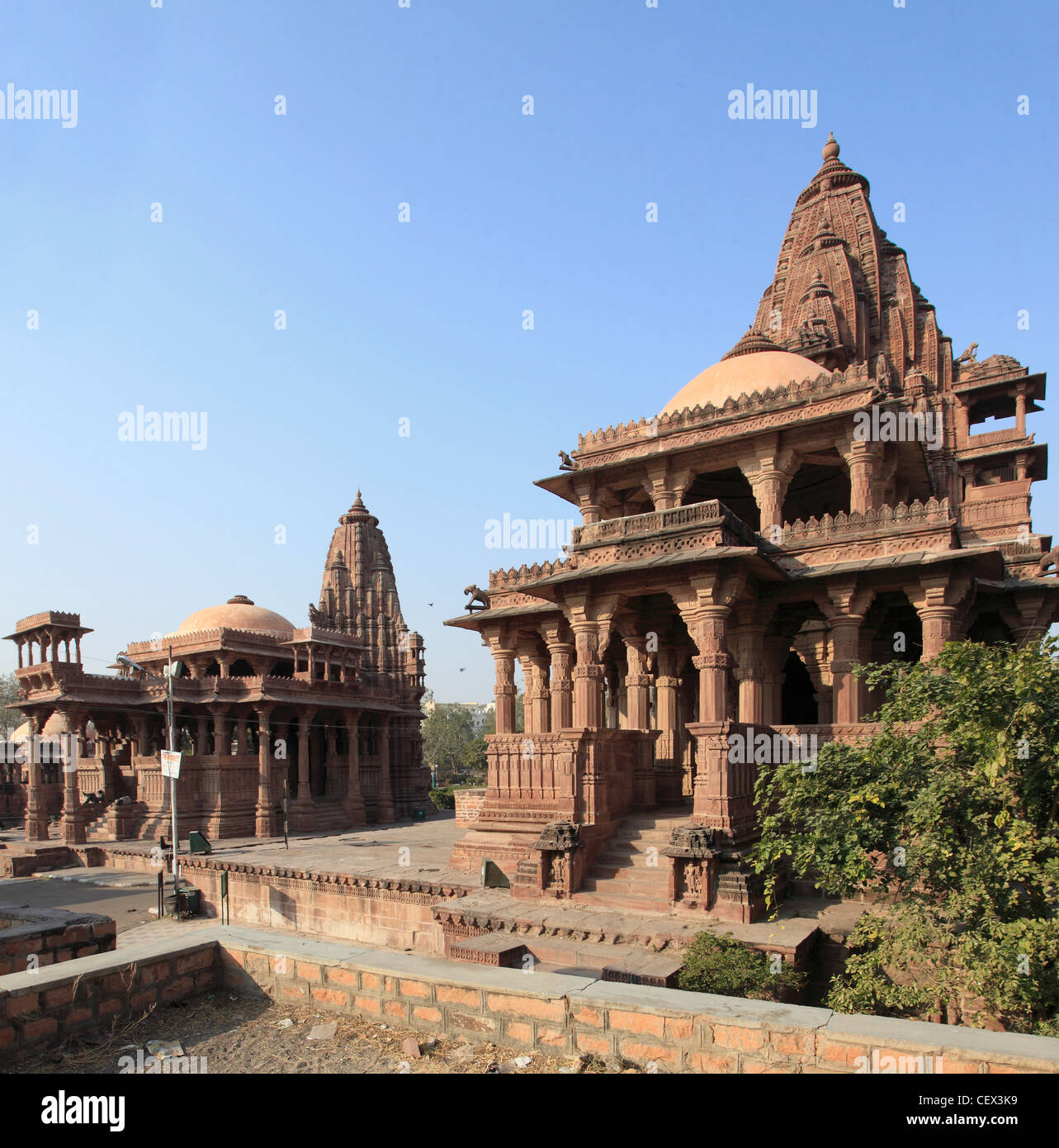 Indien, Rajasthan, Jodhpur, Mandore Gardens, Ehrenmale von Jodhpur Herrscher, Stockfoto