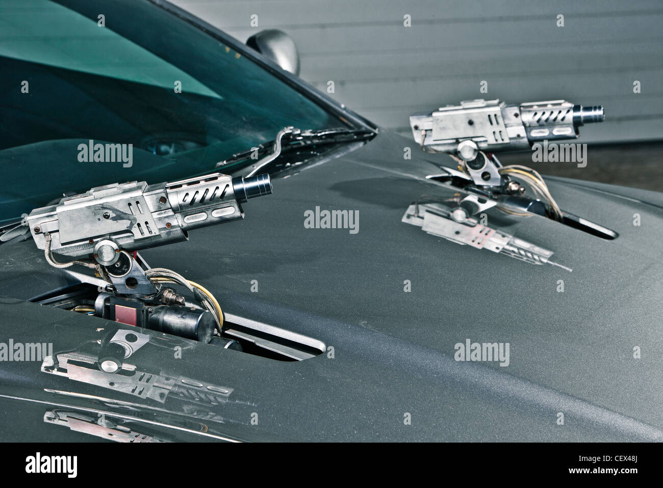 Maschinengewehre auf Aston Martin DB5, James Bond Oldtimer Stockfoto