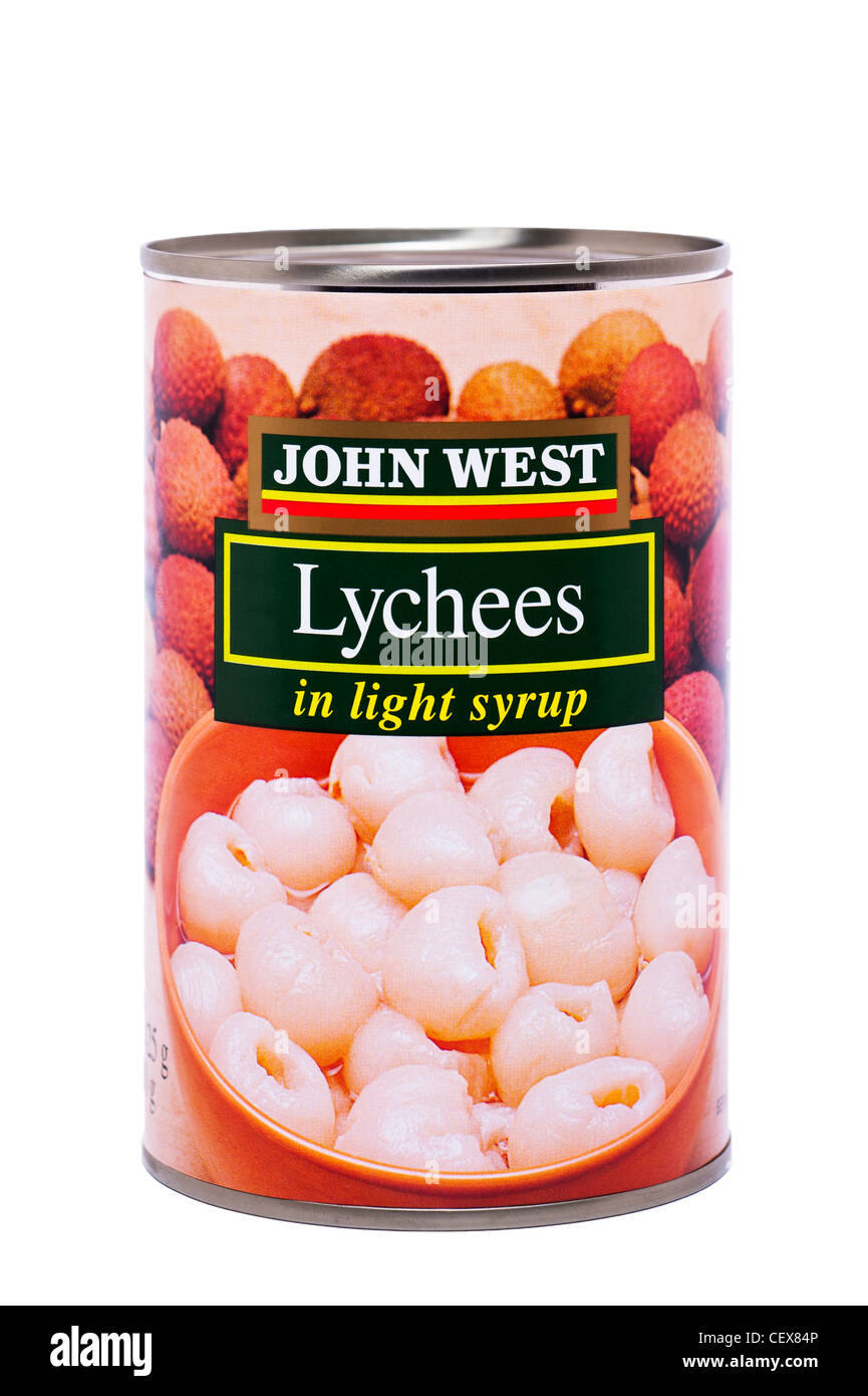 Eine Dose mit John West Litschis im hellen Sirup auf weißem Hintergrund Stockfoto