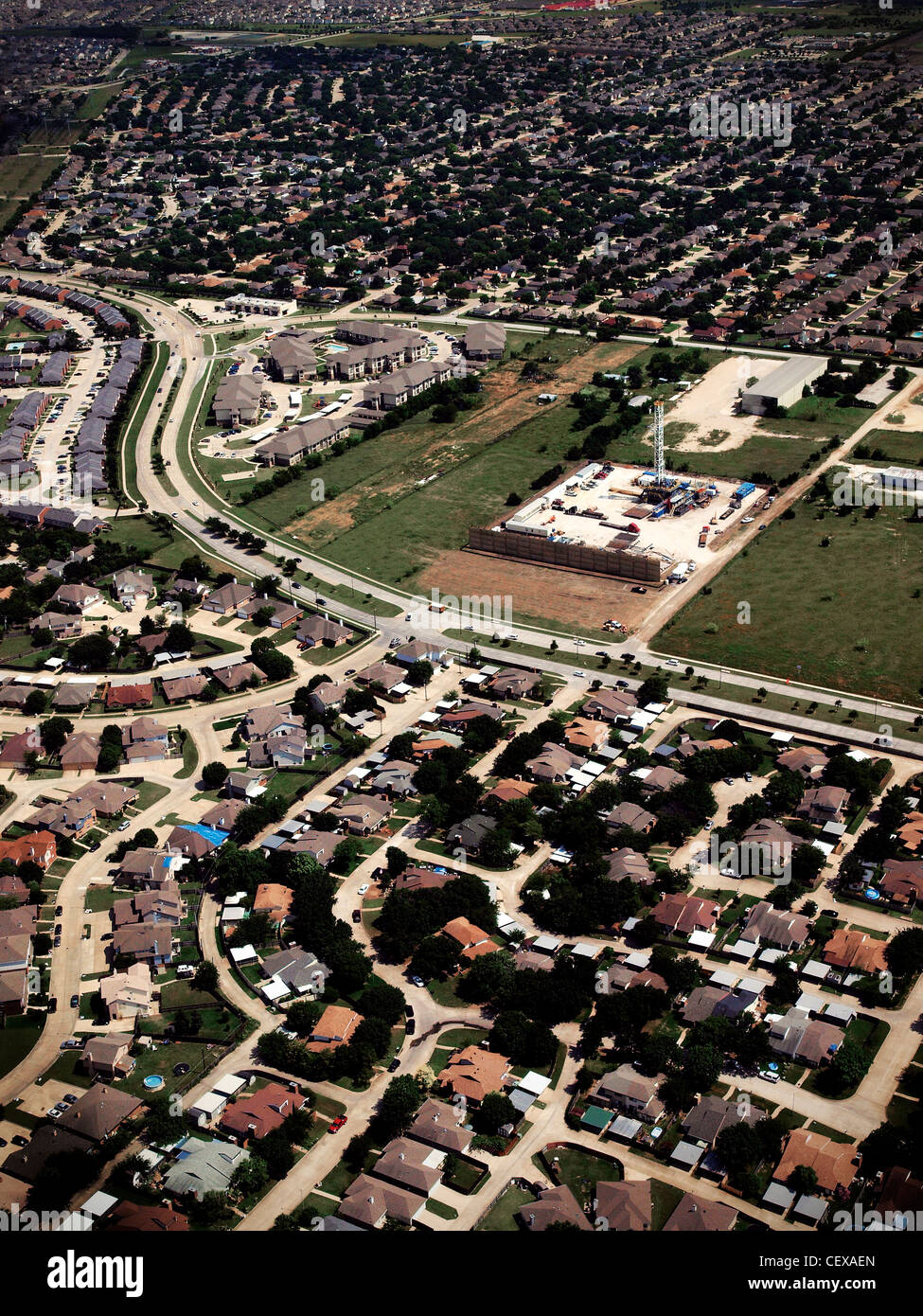 Neue Technologie ermöglicht mehrere Brunnen gebohrt werden von einem einzigen Standort. Genannte Horizontalbohrungen ermöglicht städtische Brunnen in Texas Stockfoto