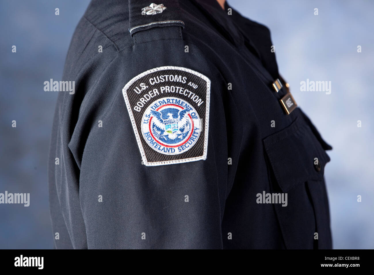 Abzeichen Sie auf der Uniform der US Customs and Border Protection Officer ist eine Division des US Department of Homeland Security Stockfoto