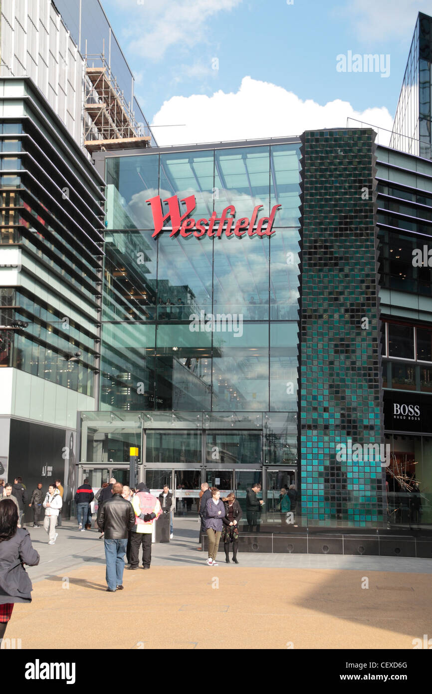 Eingang zum Einkaufszentrum Westfield Stratford City in Stratford, Großbritannien. Stockfoto