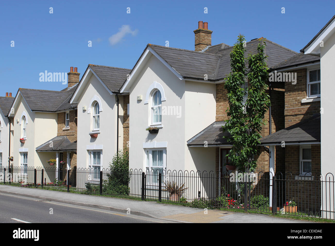 Moderne Gehäuse Häuserzeile in Canterbury UK Stockfoto