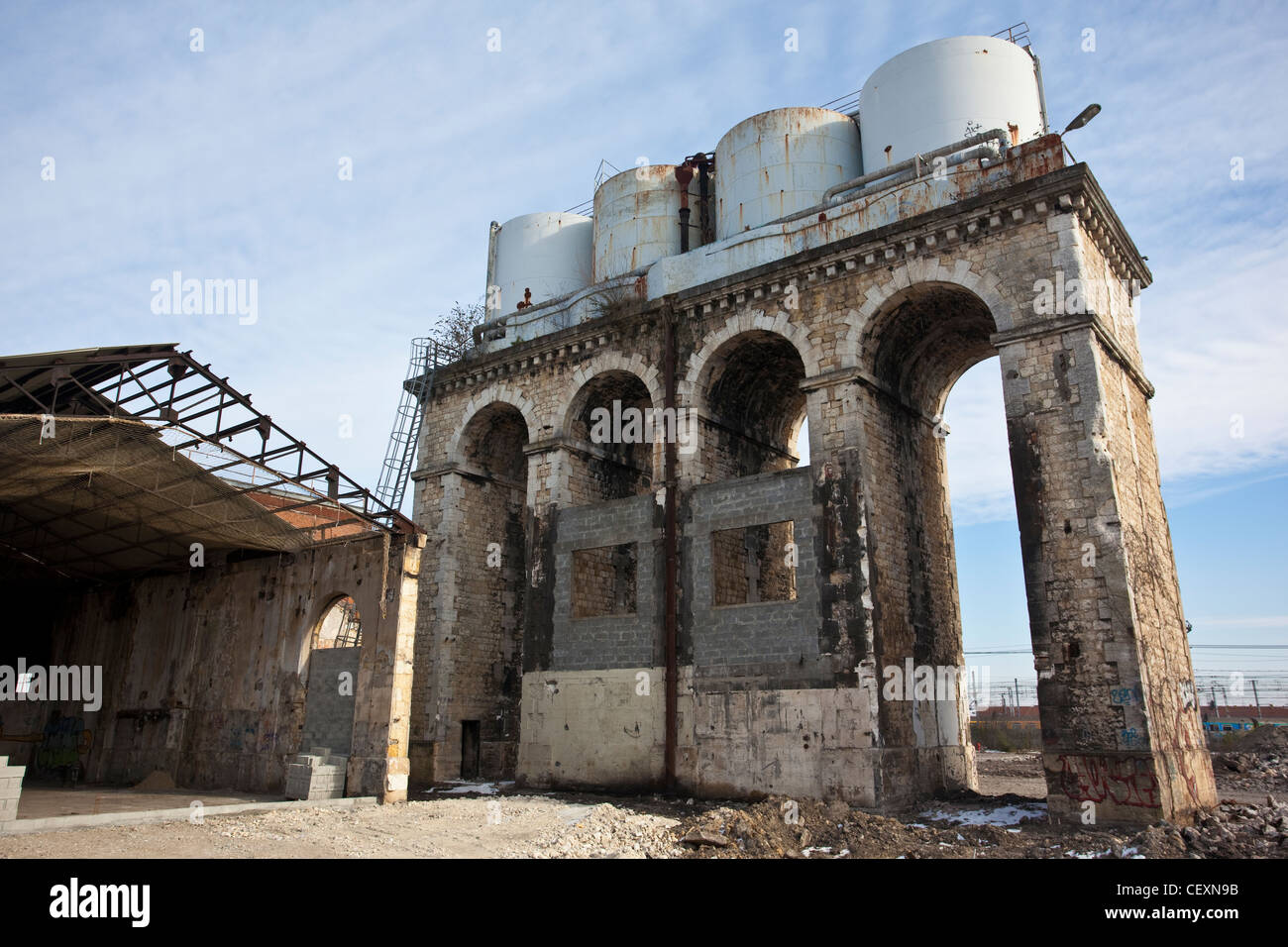Depot Altbauten hinter Gare Saint-Jean-Bahnhof, Bordeaux, Frankreich Stockfoto