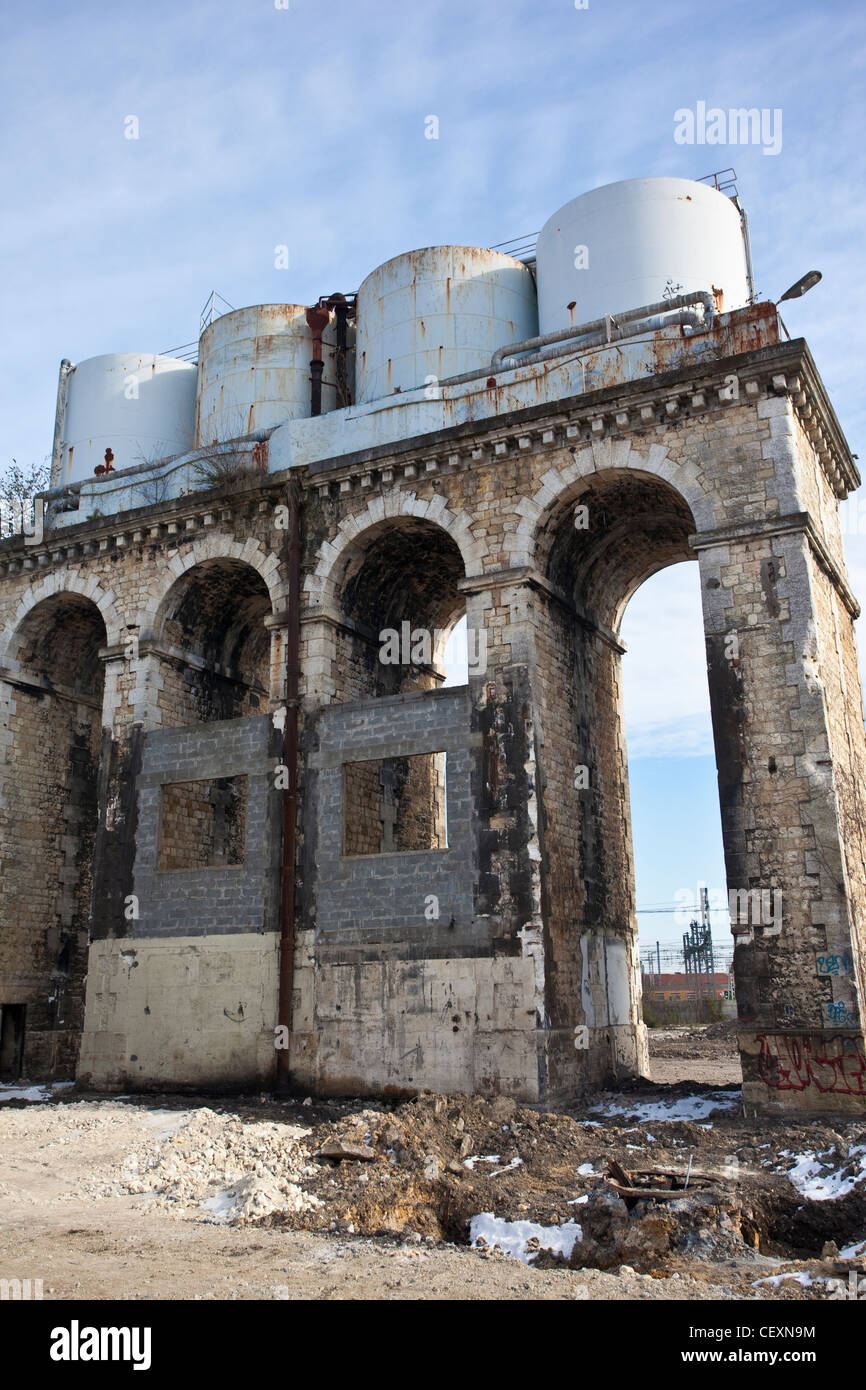 Depot Altbauten hinter Gare Saint-Jean-Bahnhof, Bordeaux, Frankreich Stockfoto