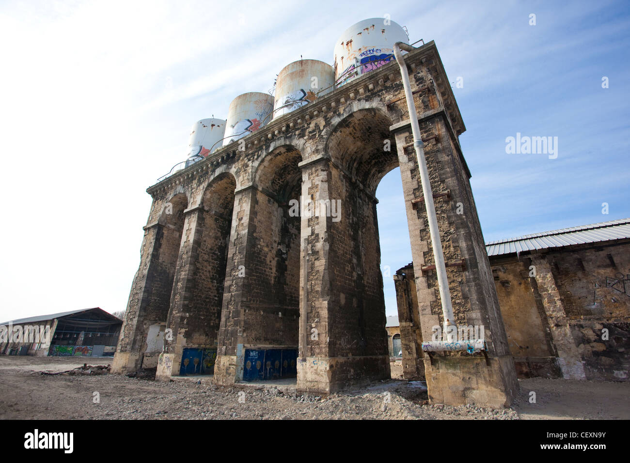 Depot Altbauten hinter Gare Saint-Jean-Bahnhof, Bordeaux, Frankreich Stockfoto