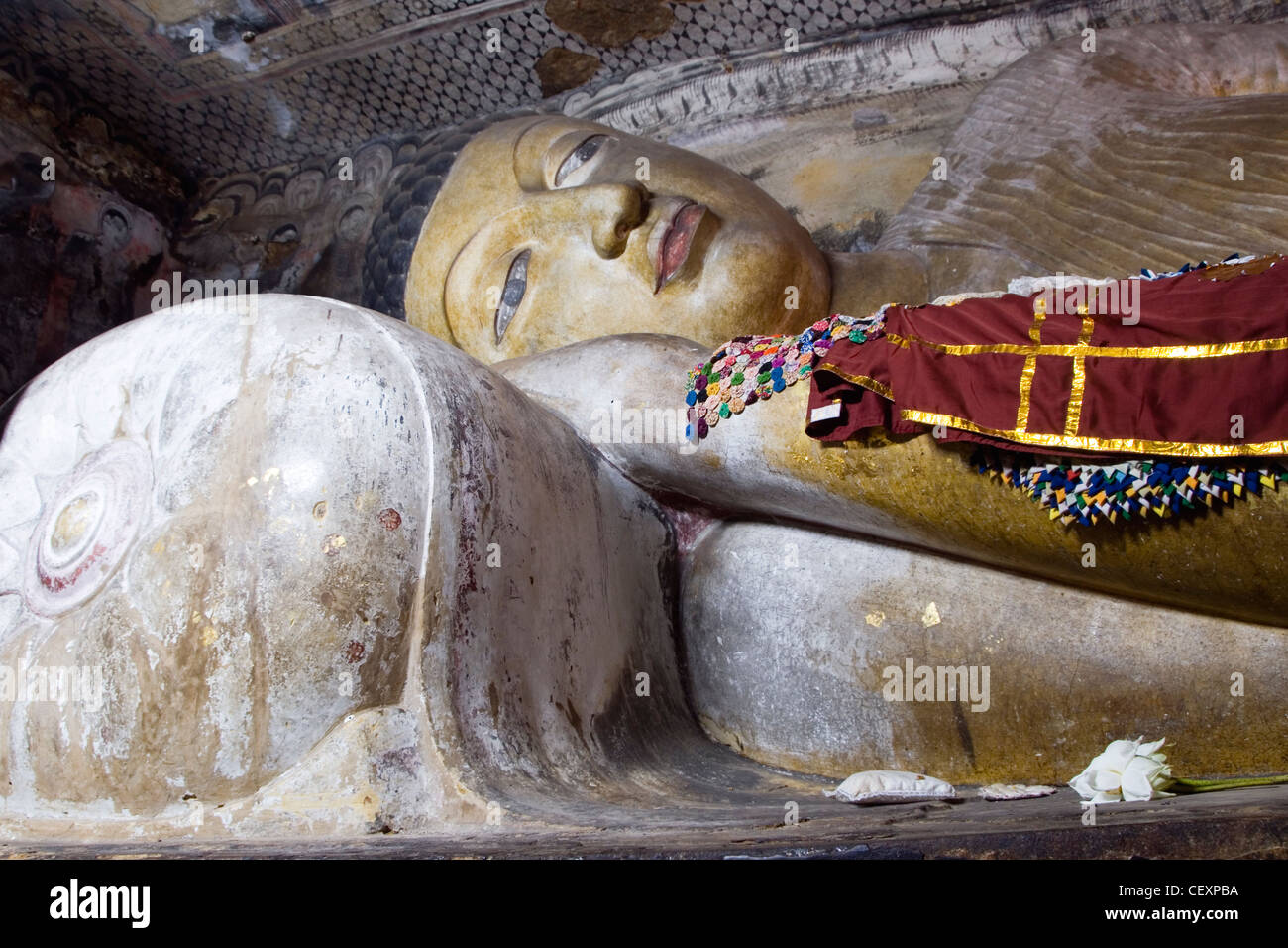 Liegender Buddha in Devaraja Viharaya (Höhle ich), Royal Felsentempel, Dambula, Sri Lanka Stockfoto