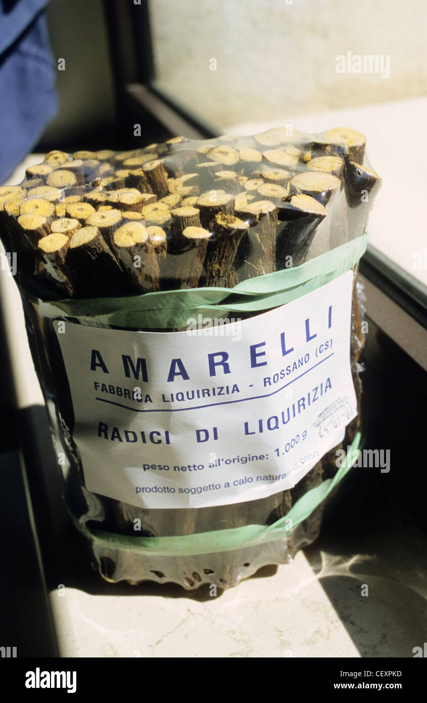 Rossano, Italien Kalabrien Amarelli Fabrik produzieren Lakritze Süßwaren  aus Lakritz Wurzeln seit 1871 Stockfotografie - Alamy