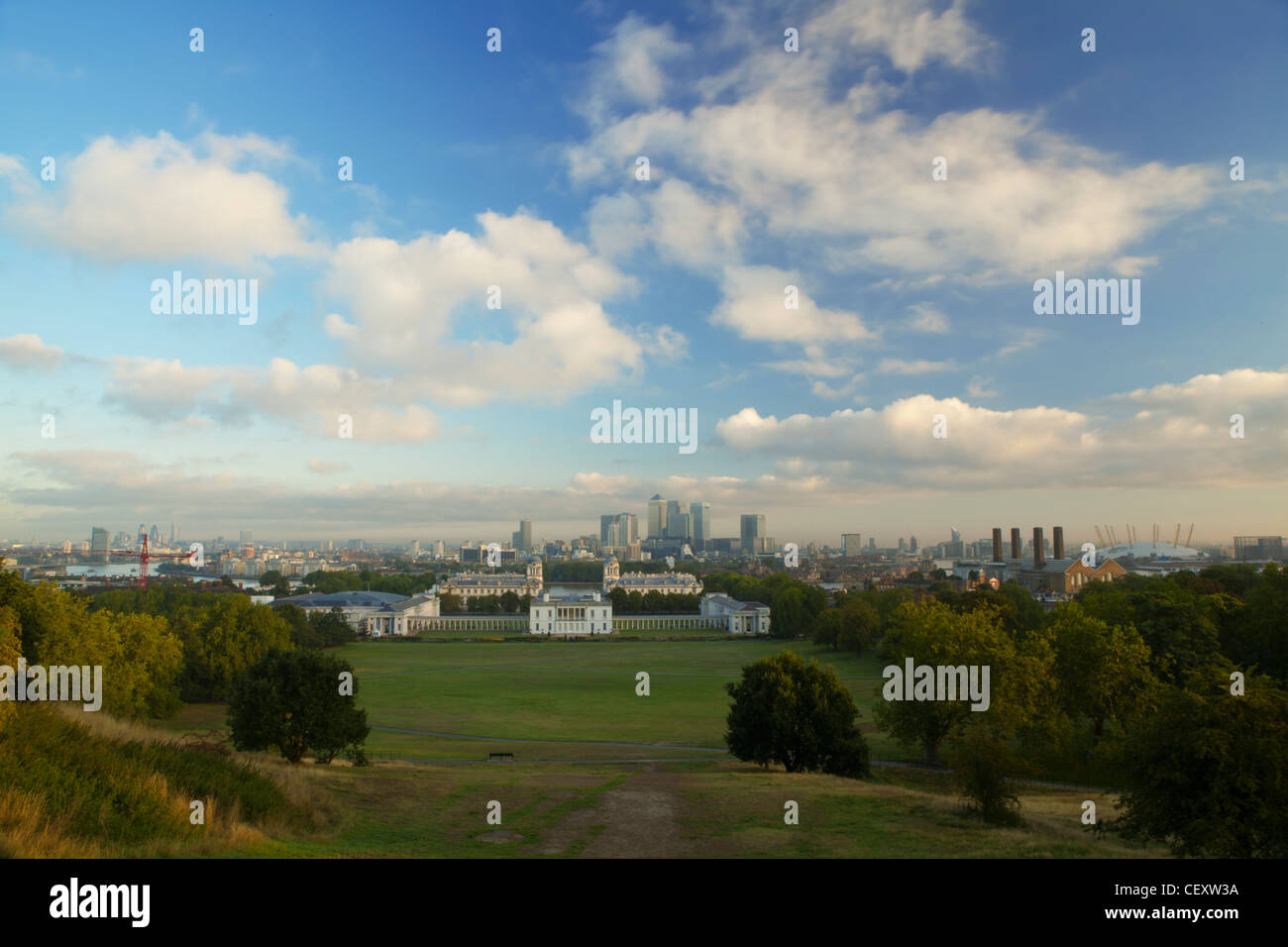 Ein Blick auf Canary Wharf und der City of London vom Greenwich Park und die Royal Obervatory Stockfoto