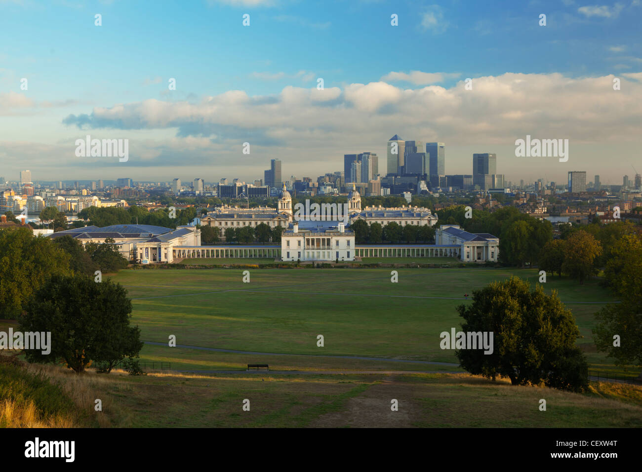 Ein Blick auf Canary Wharf und der City of London vom Greenwich Park und die Royal Obervatory Stockfoto