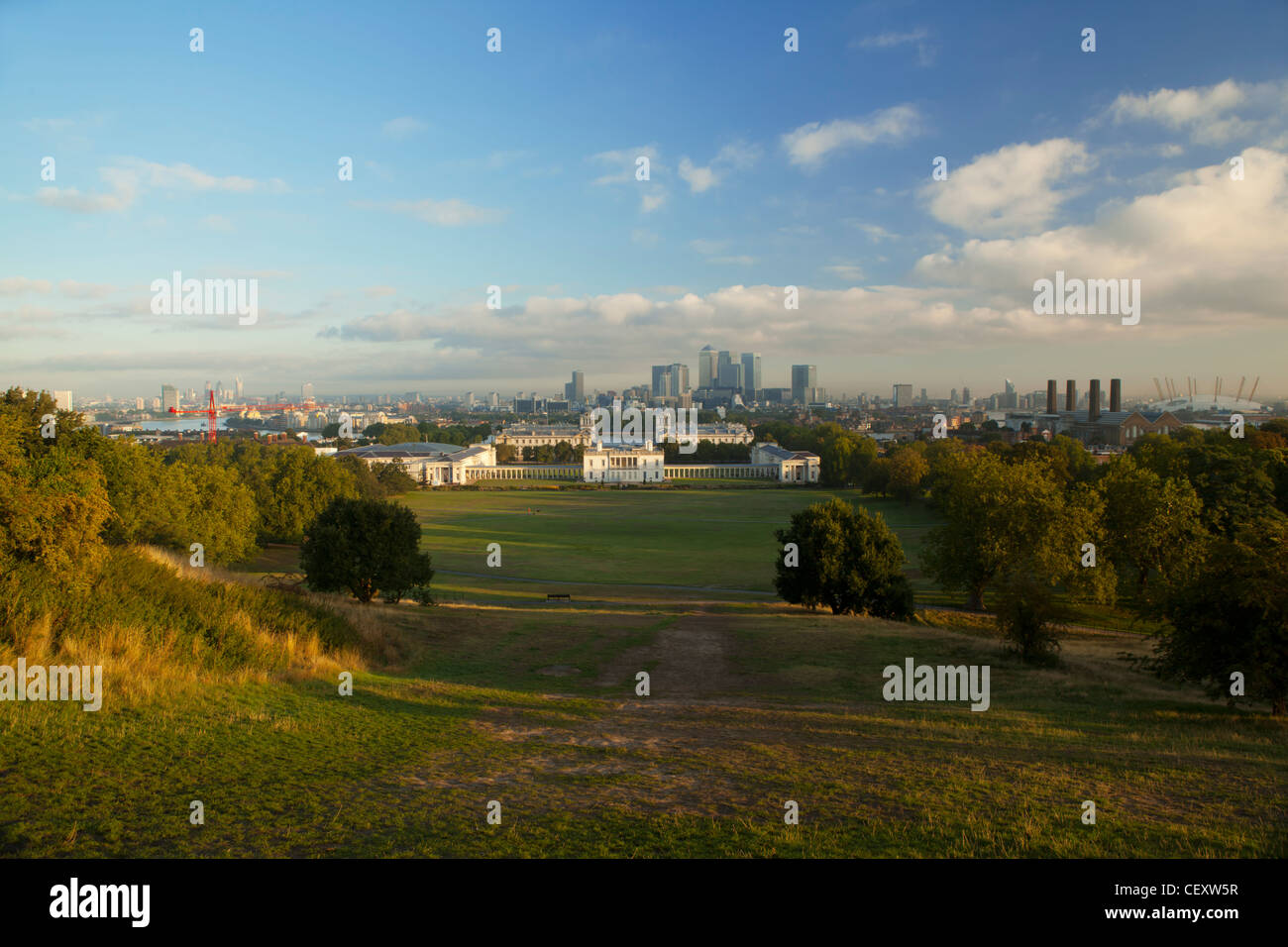 Ein Blick auf Canary Wharf und der City of London vom Greenwich Park und die Royal Obervatory Stockfoto