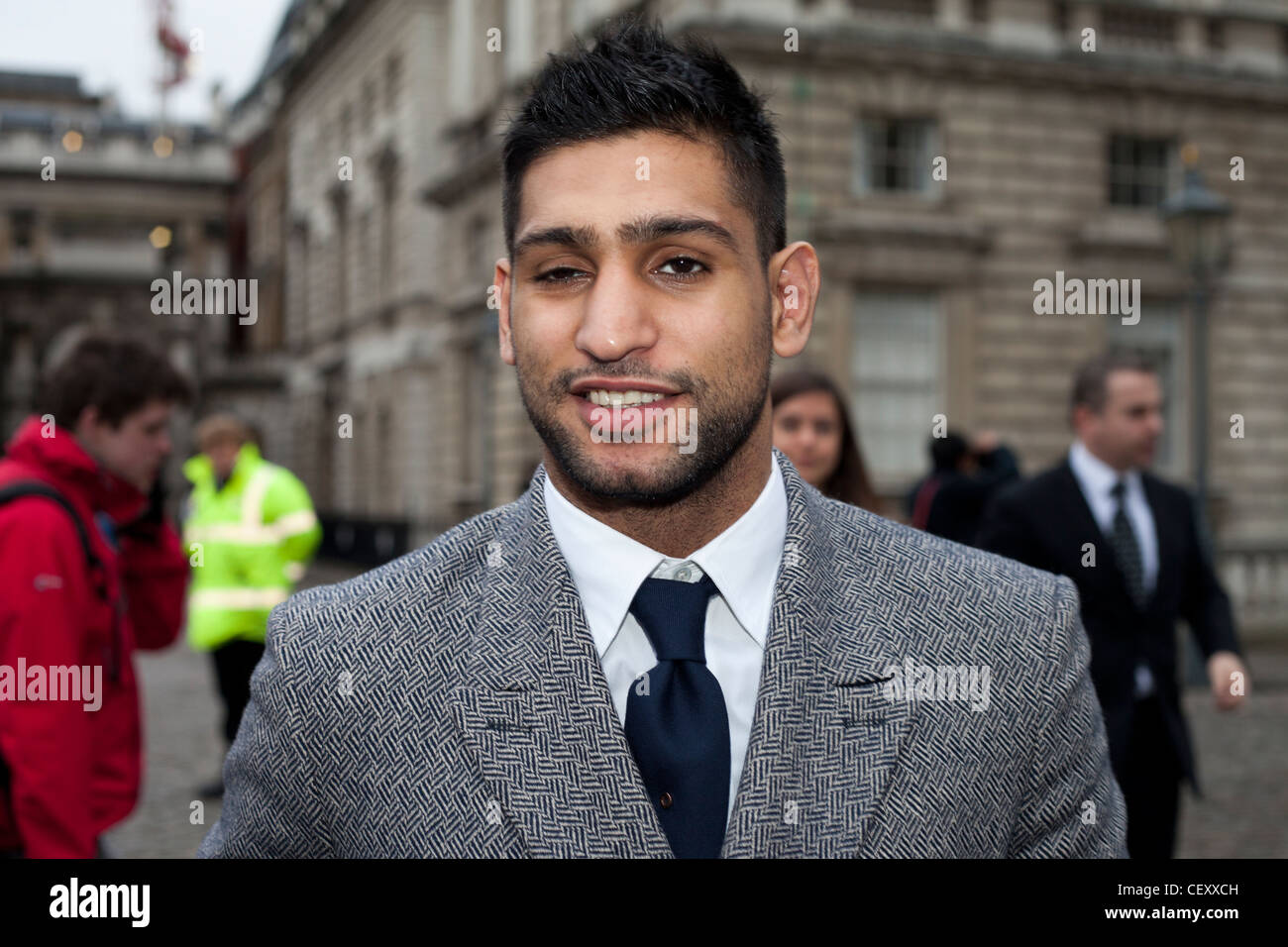 Amir Khan kommt bei der London Fashion Week für die Oliver Spencer-Show am 22.02.12 im Somerset House. Stockfoto