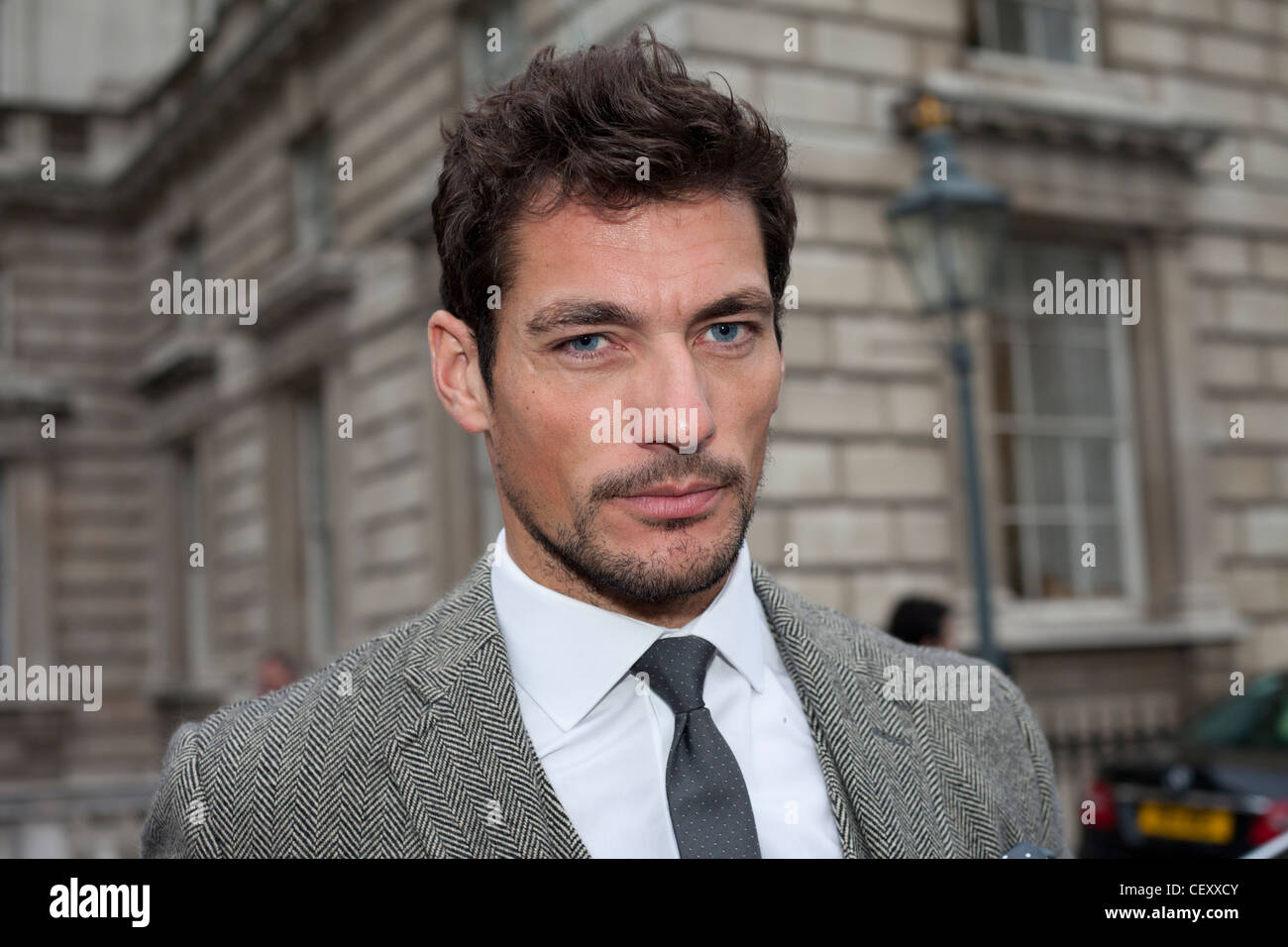 David Gandy kommt bei der London Fashion Week für die Oliver Spencer-Show am 22.02.12 im Somerset House. Stockfoto