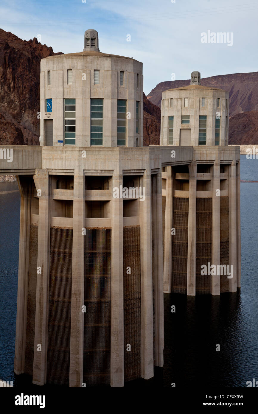 Hoover-Staudamm an der Grenze zu Nevada Arizona.  Aufnahme-Türme Stockfoto