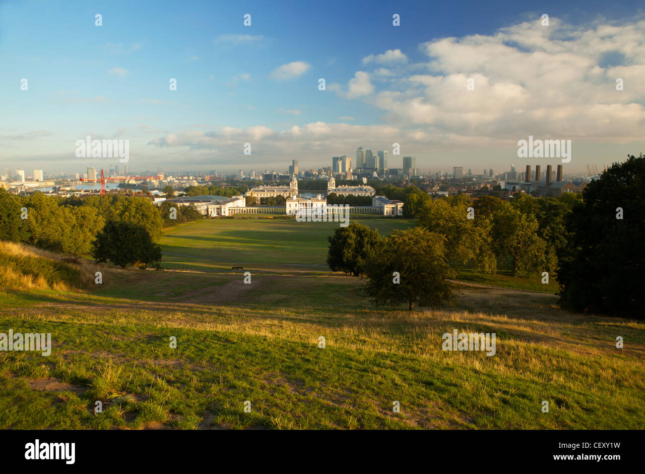 Ein Blick auf Canary Wharf und der City of London vom Greenwich Park und die Royal Obervatory Stockfoto