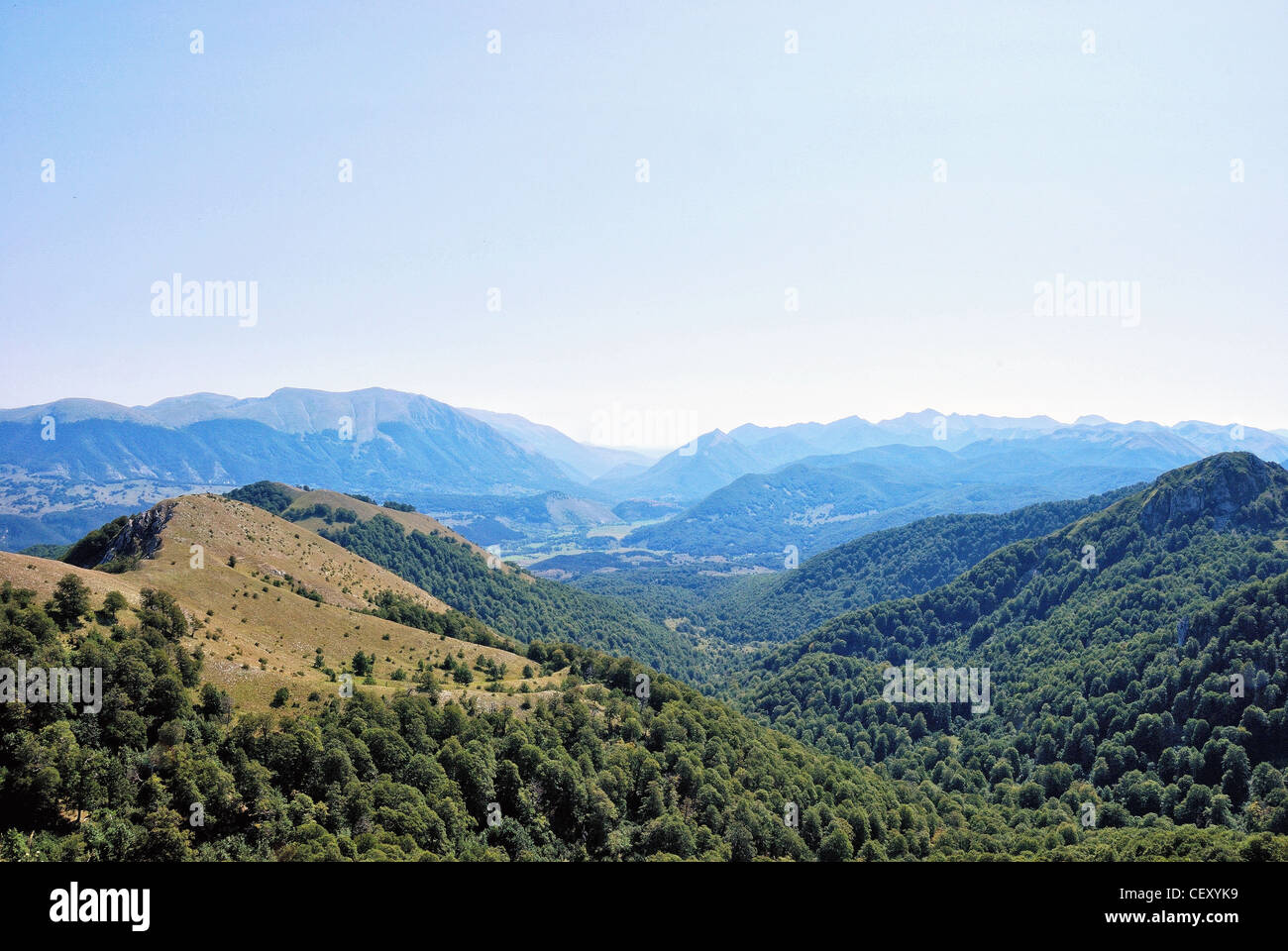 Italia Italien Italie Abruzzen Pescasseroli Montagna Panorama Aussicht Vedute Blick auf die Berge Landschaft Vue Panoramique Montagne montaña Stockfoto