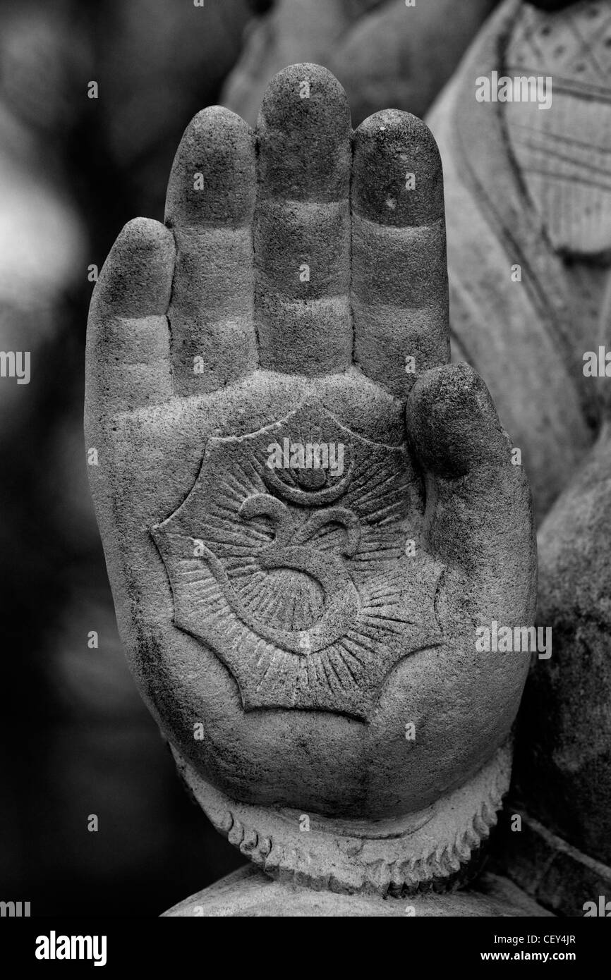Eine Steinstatue der hinduistische Elefantengott Ganesha Gottheit schwarz / weiß Stockfoto