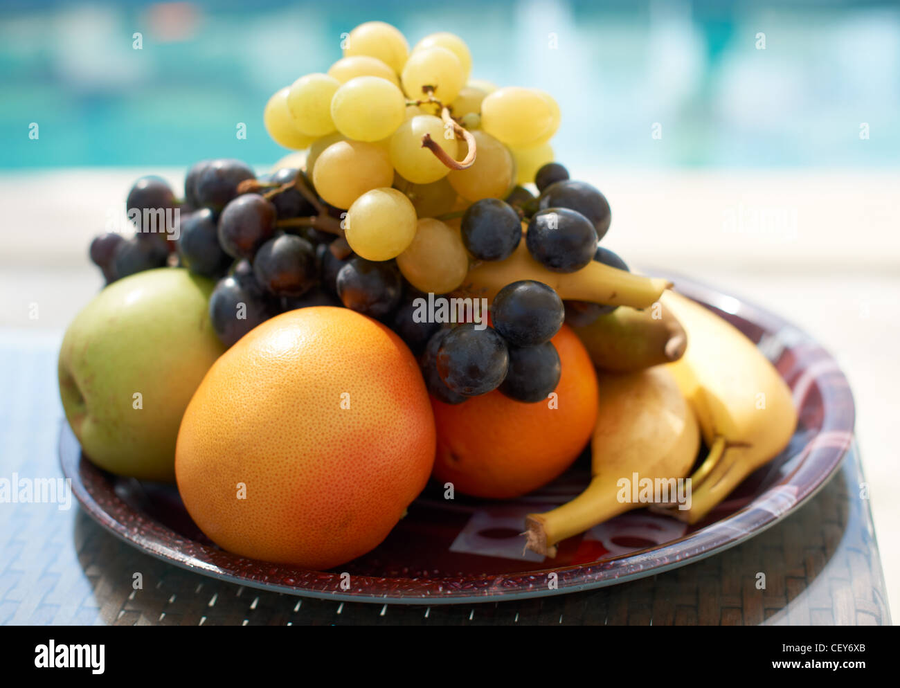 Frisches Obst und Wasser Stockfoto