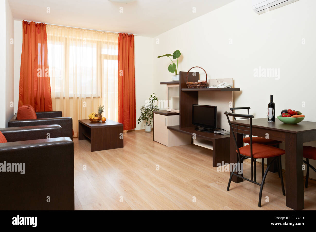 Design und Möbel Beispiel für moderne Wohnzimmer im modernen Aparthotel Stockfoto