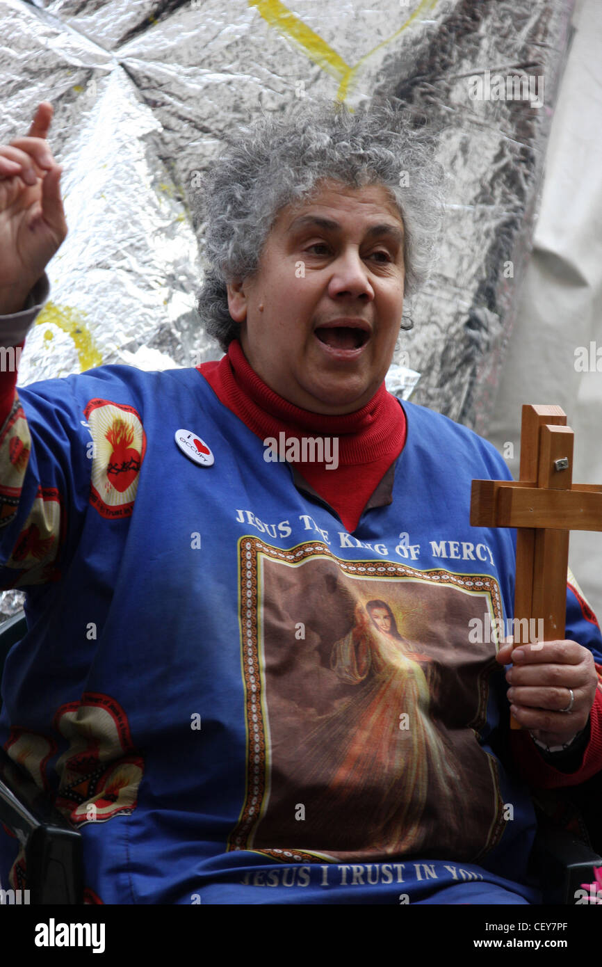 Demonstranten im Lager besetzen Londoner St. Pauls Cathedral in London Stockfoto