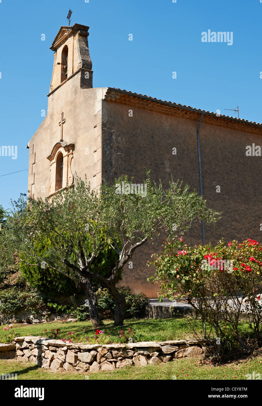 Alten ländlichen Kathedrale in der Nähe von Aix-En-Provence in Frankreich Stockfoto