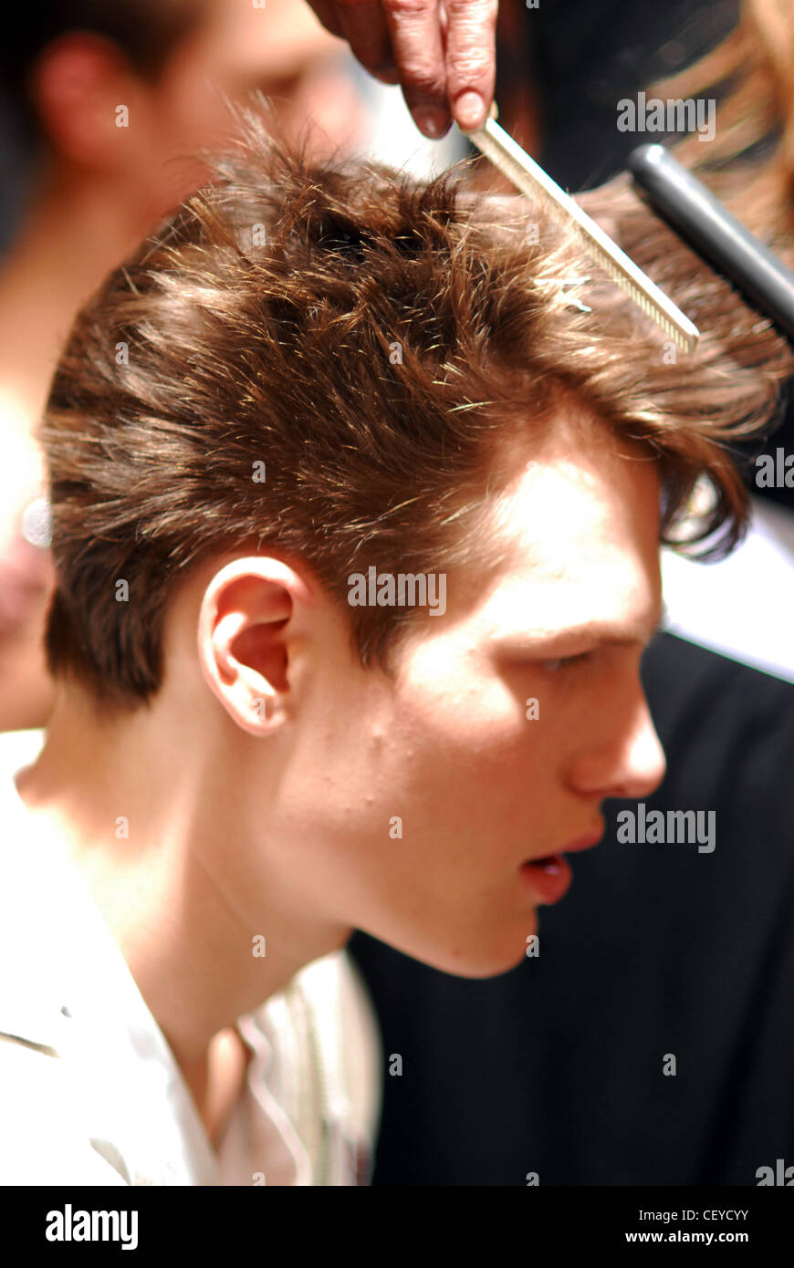 Calvin Klein Backstage Mailand Menswear Herbst Winter Friseur Haar-Styling-Modelle Stockfoto