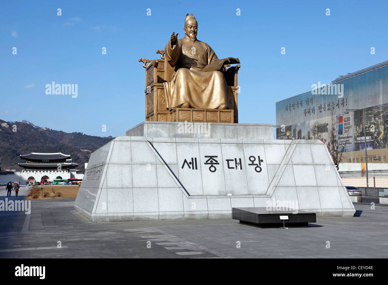 Goldene Statue von König Sejong Dae Wang dem großen in Jongno-Gu in Seoul, Südkorea Stockfoto