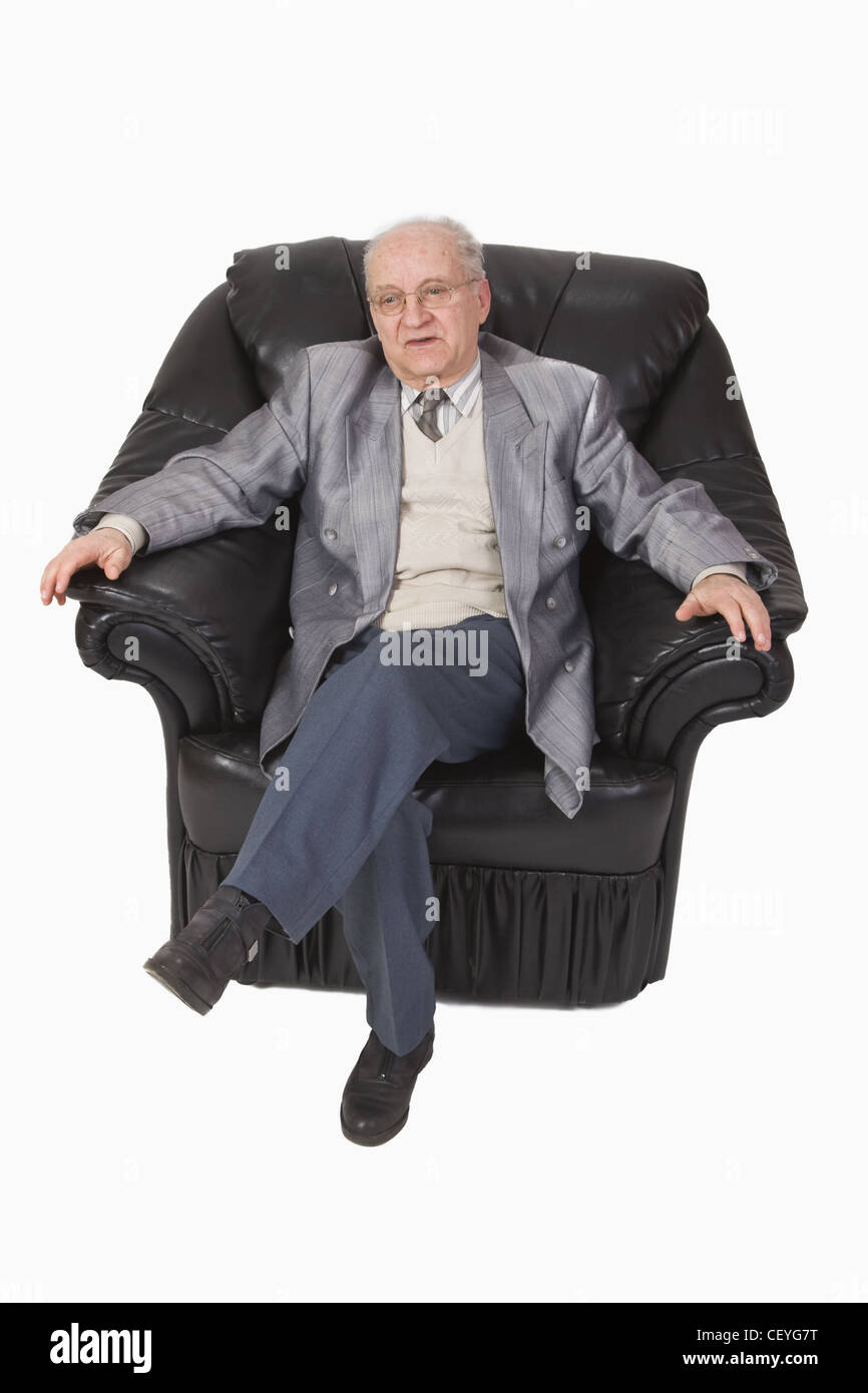 Bild von einem senior sprechen, während er sitzt entspannt in einem Sessel-obere Ansicht. Stockfoto