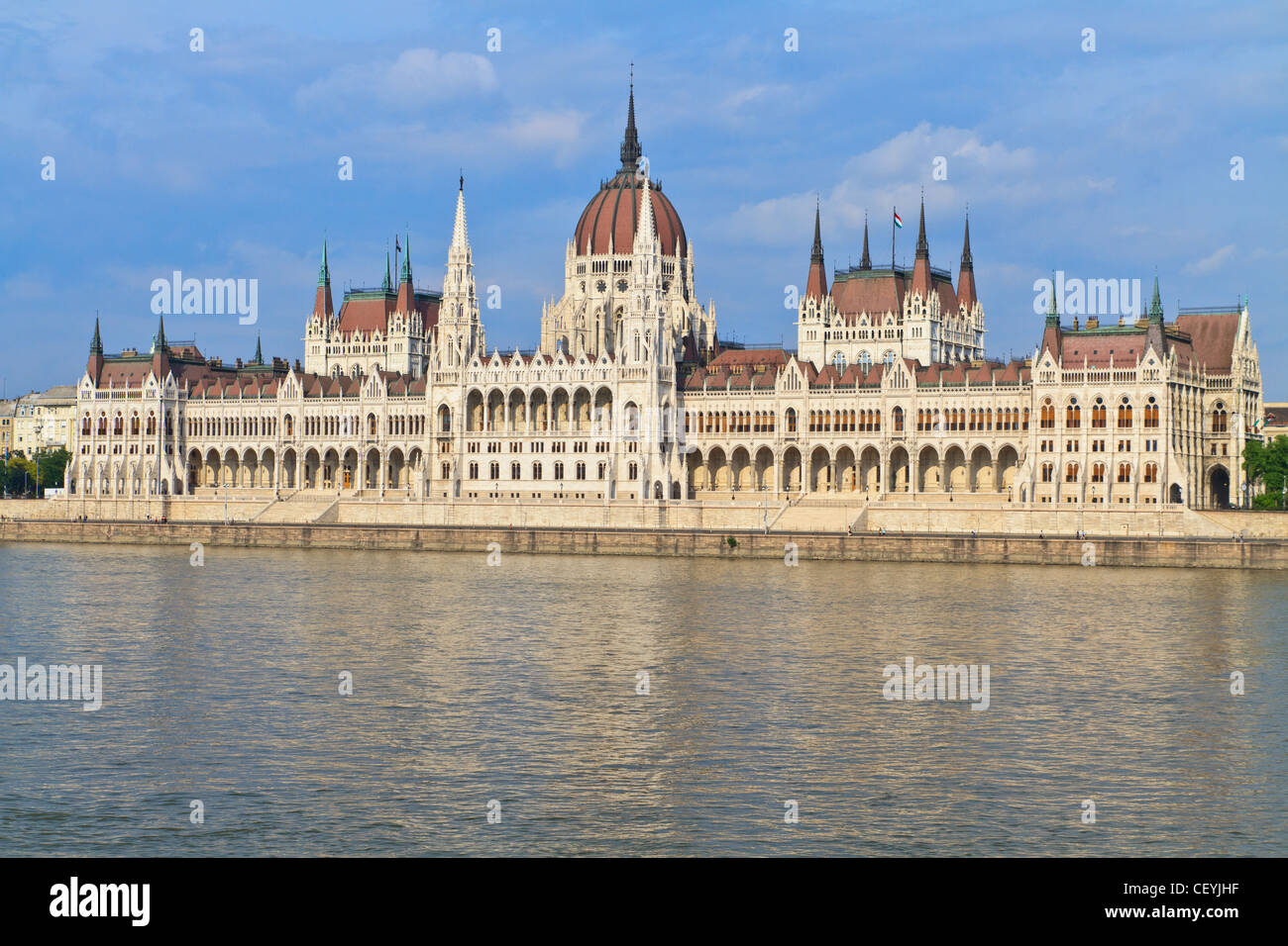 Blick auf den Park des ungarischen Parlaments Stockfoto