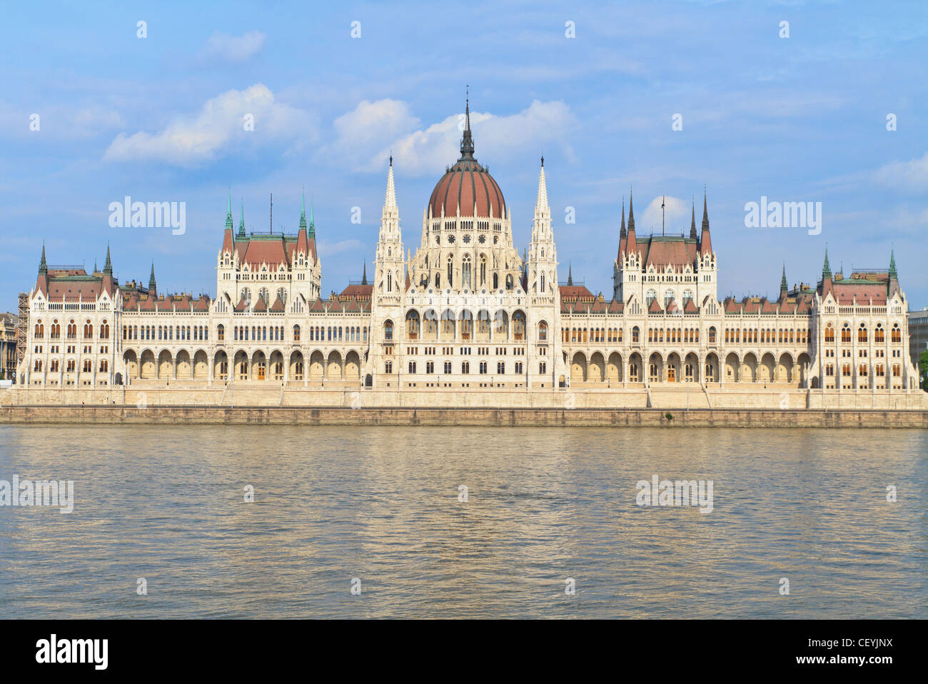 Blick auf den Park des ungarischen Parlaments Stockfoto