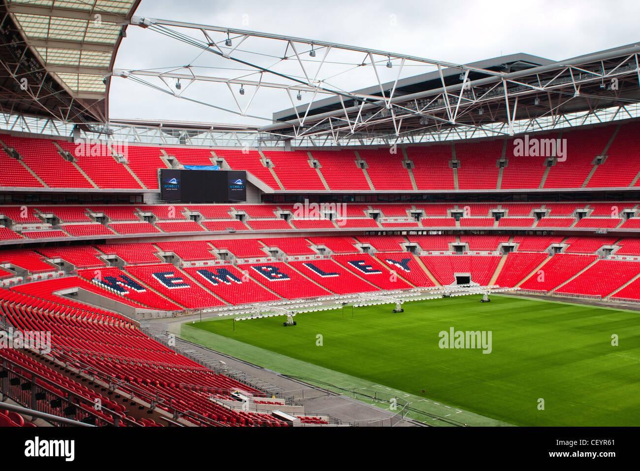 Internen Schuß des neuen Wembley-Stadion. Austragungsort der Olympischen Spiele 2012 London und Heimat der englischen Fußball-Nationalmannschaft. Stockfoto