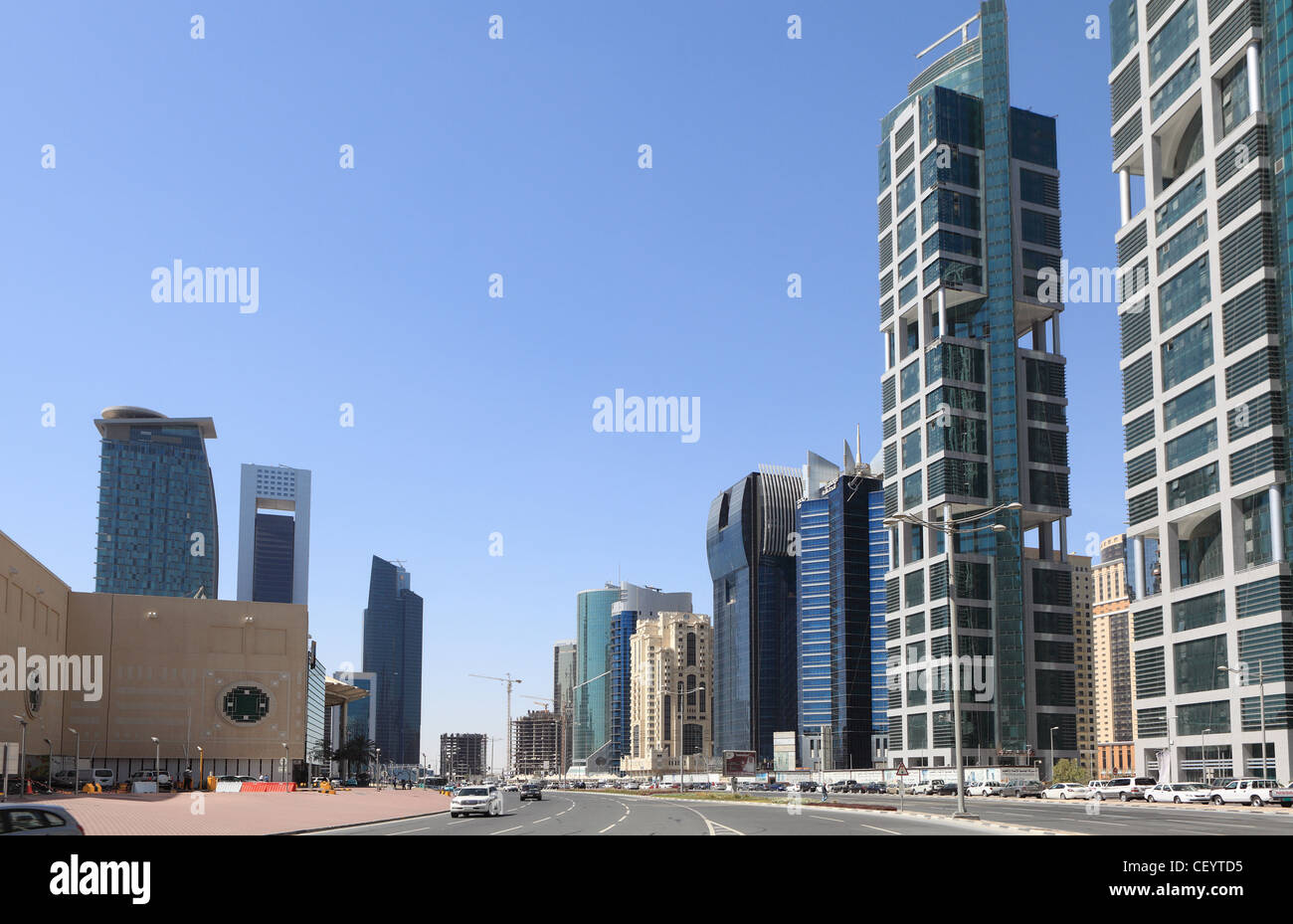 Das Line-up der Türme im Herzen des Finanz- und Geschäftsviertel in Doha, Katar Stockfoto