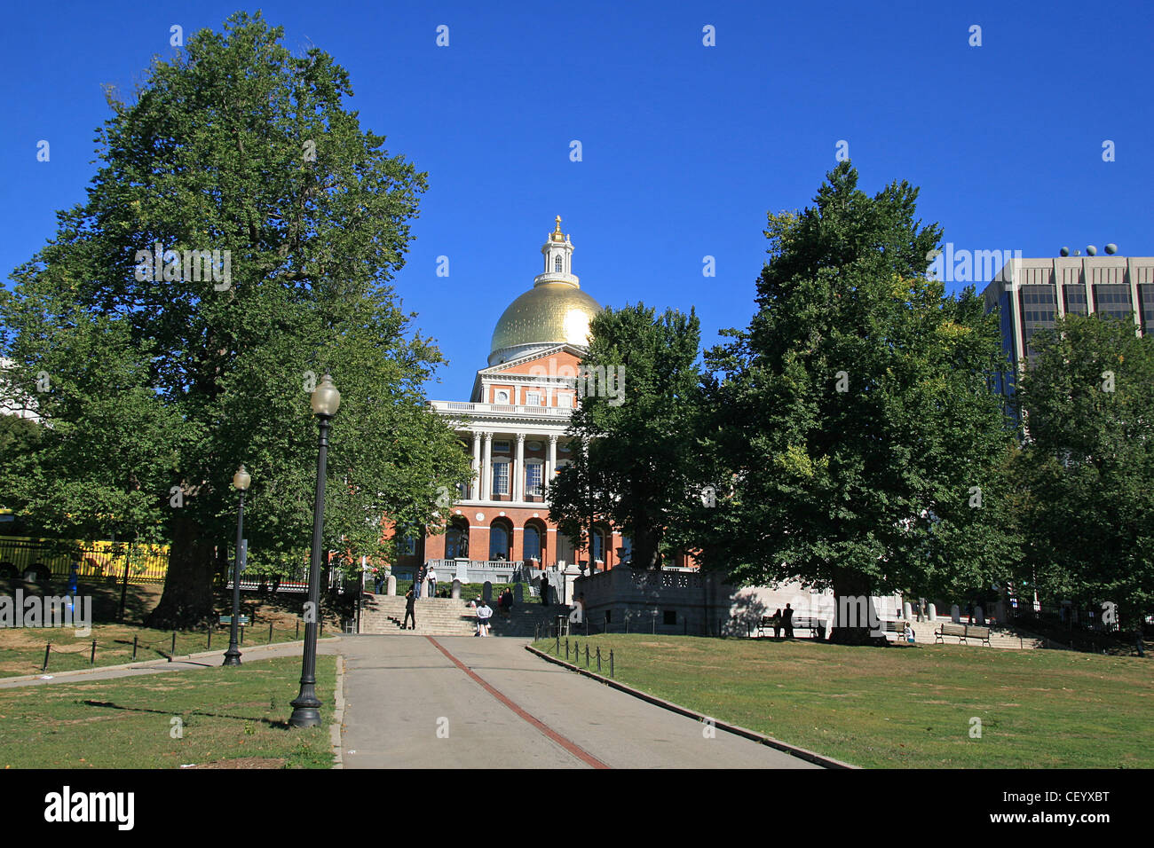 Das Massachusetts State House, angesehen vom Boston Common, in Boston, Massachusetts, USA. Stockfoto