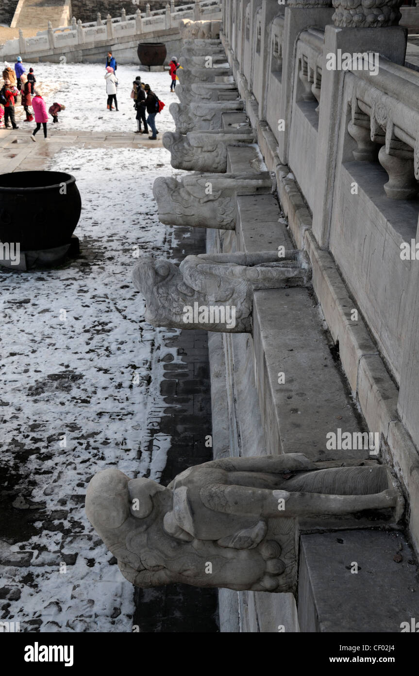 Drachen Kopf Wasser Auslauf Skulptur Design Feature Marmor Terrasse Palastmuseum Peking China Beijing Chinesische Mythologie Stockfoto