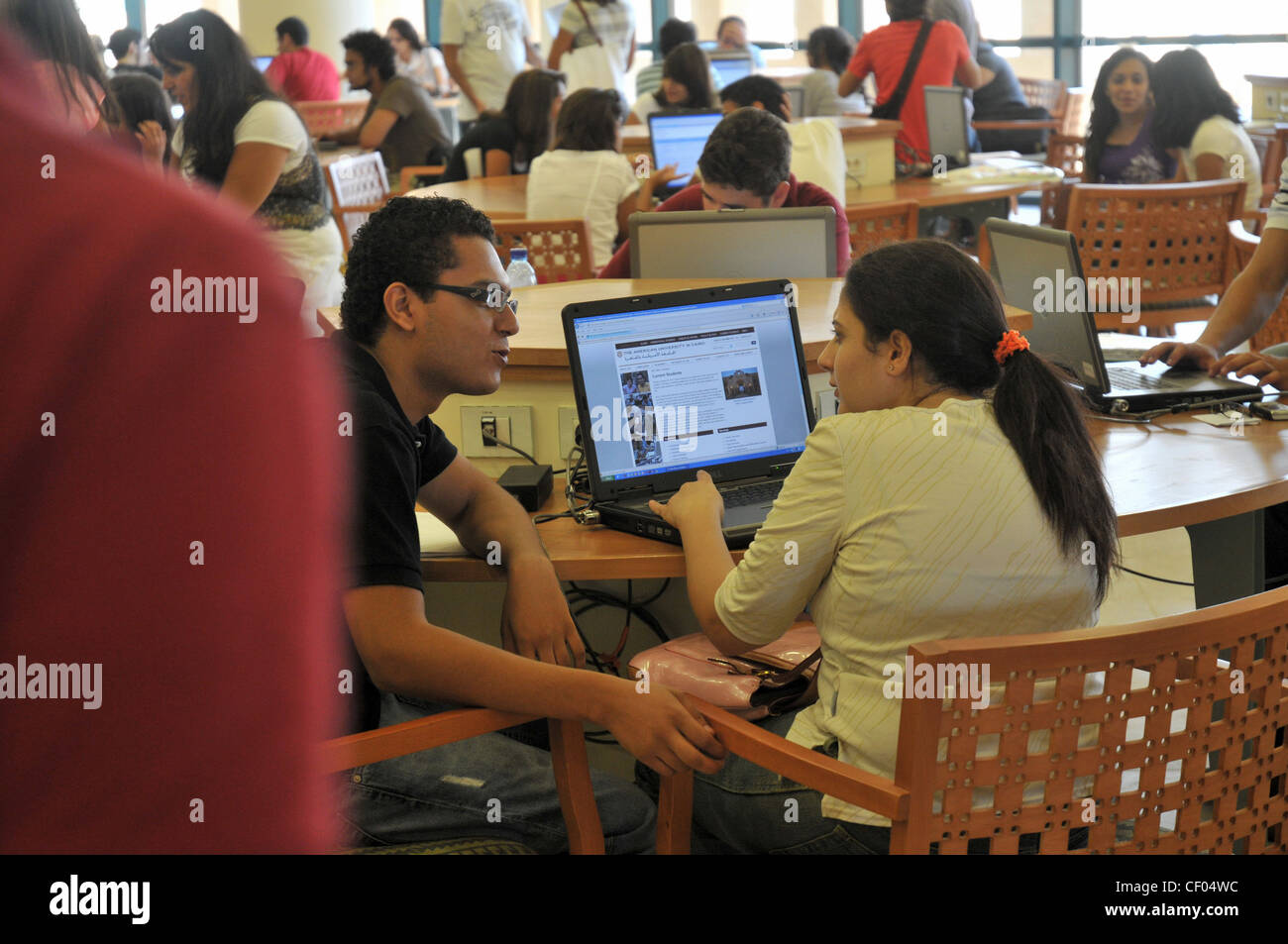 Das studentische Leben auf dem neuen Campus der American University in Kairo, am Rande der Stadt, eine von Egypts top Universitäten Stockfoto