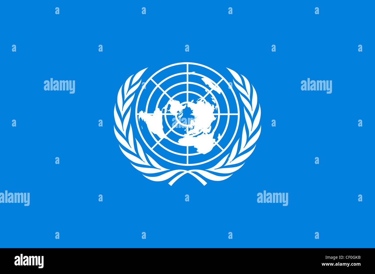 Flagge der Vereinten Nationen mit dem Wappen der Organisation. Stockfoto