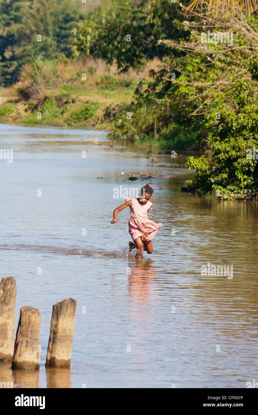 Entlang des Flusses Ankavanana in der Nähe von Antalaha Stockfoto