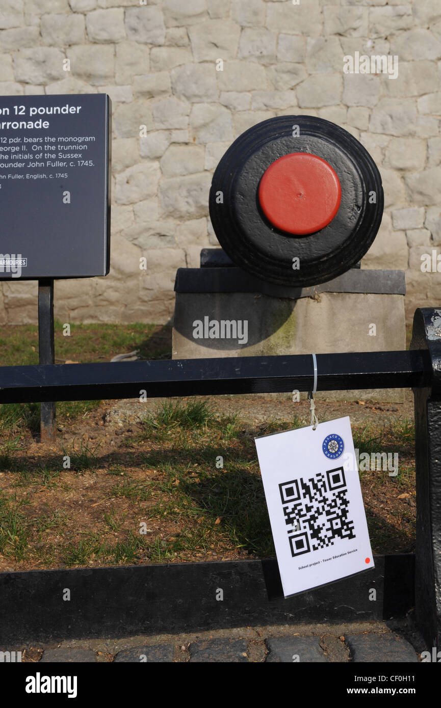Schnelle Antwortcode auf eine Pistole in den Tower of london Stockfoto