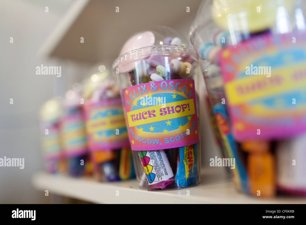 Bunten Süßigkeiten auf dem Display in einem Geschäft in Glasgow-Schottland-Großbritannien Stockfoto