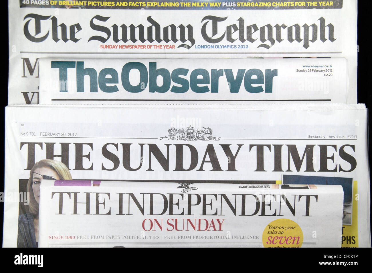 Großbritanniens nationale Sonntag Qualitätszeitungen, The Sunday Telegraph, The Observer, The Sunday Times & der Independent on Sunday. Stockfoto