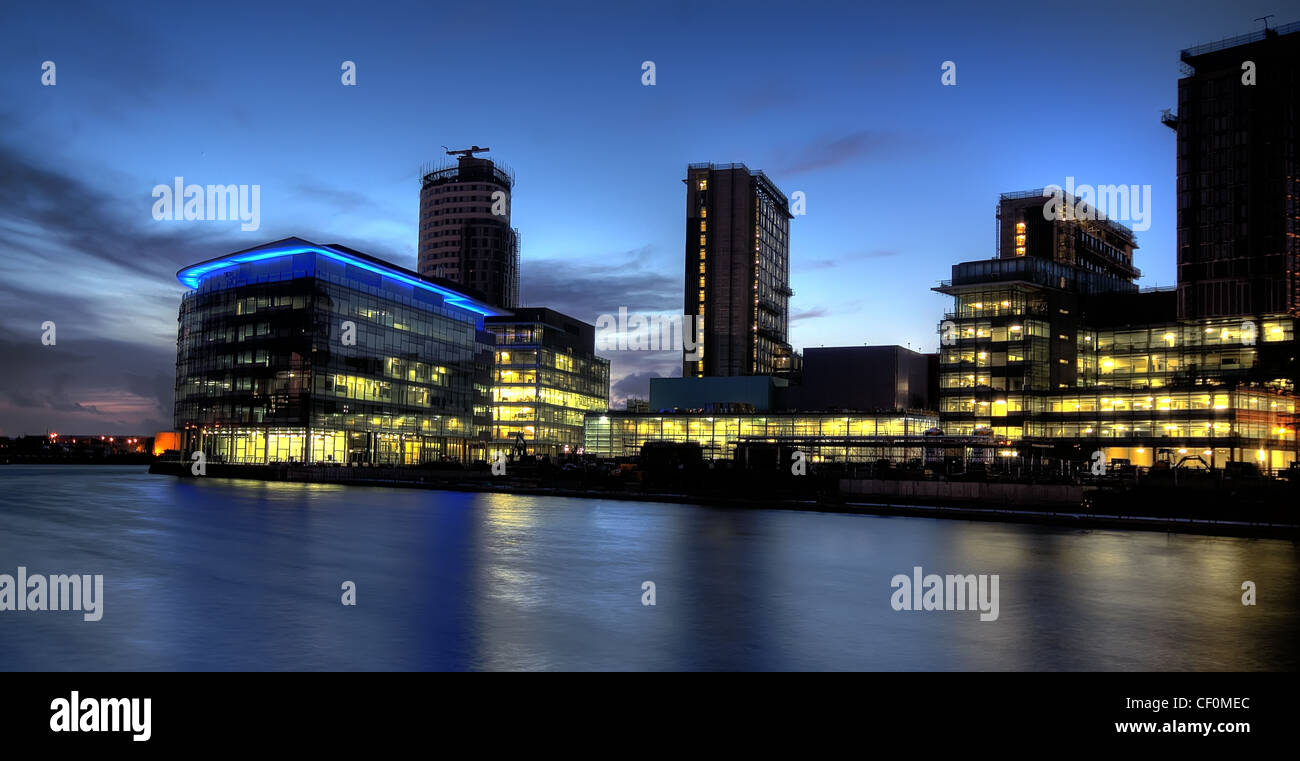 Abenddämmerung an der Medienstadt UK in Salford, Manchester, England UK Stockfoto