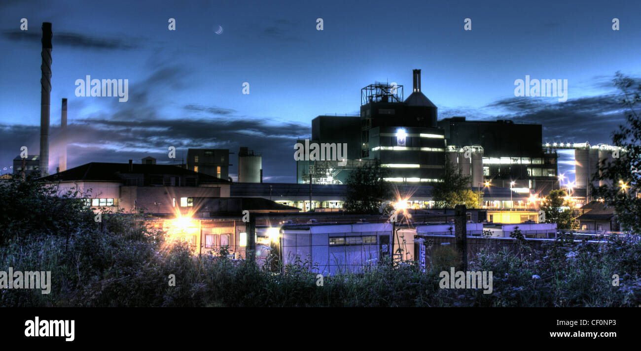 Hebel-Chemiefabrik (Seifenpulver) bei Nacht, Bank Quay, Warrington, Cheshire, England, UK Stockfoto