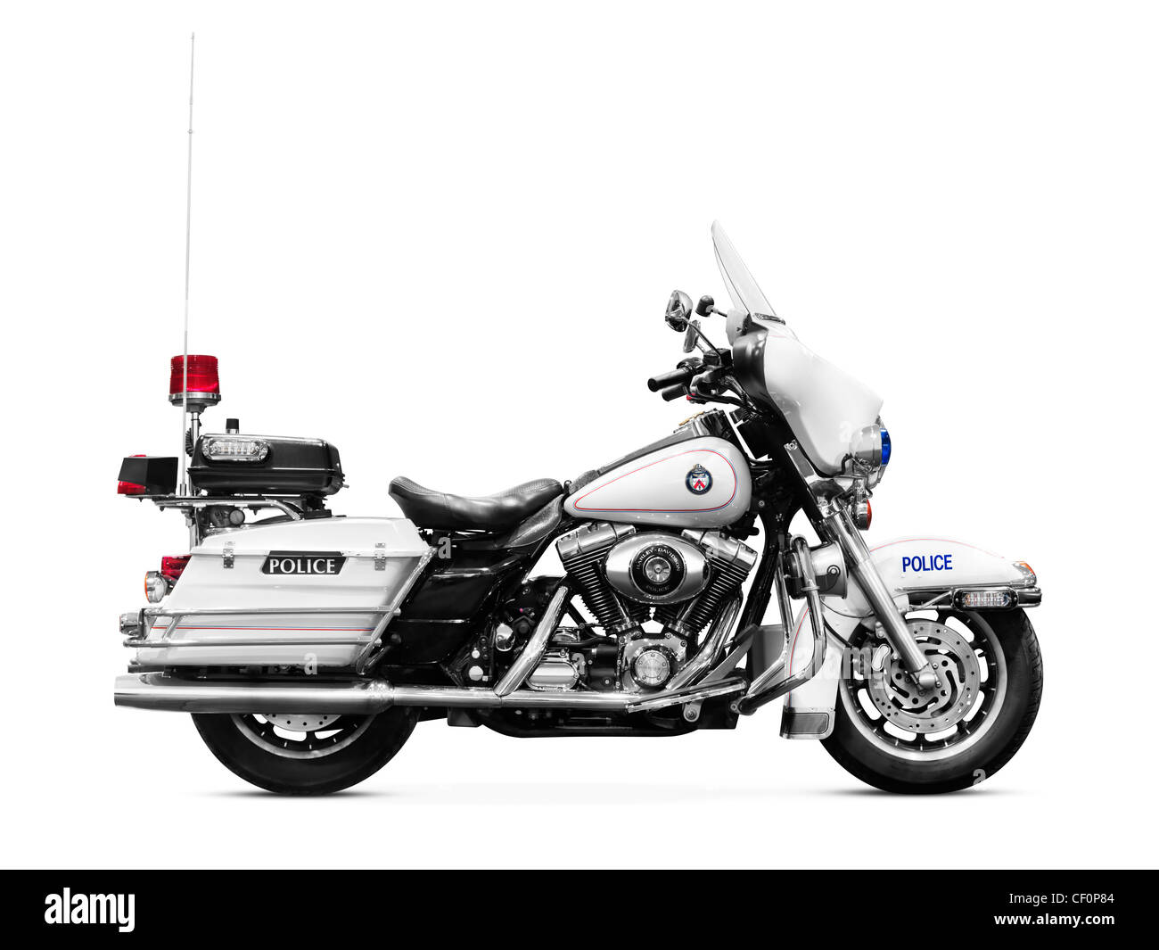 Führerschein erhältlich unter MaximImages.com - Police Motorbike Harley Davidson FLHTP Seitenansicht isoliert auf weißem Hintergrund Stockfoto