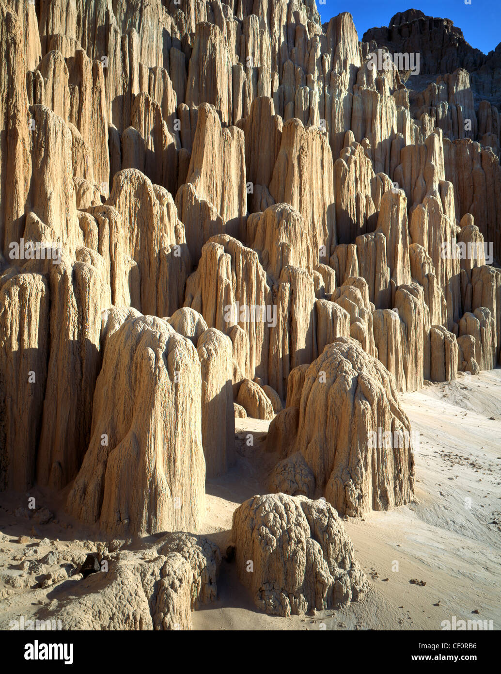 Licht auf erodierten Sand im Cathedral Gorge State Park in Panaca, Nevada, USA Stockfoto