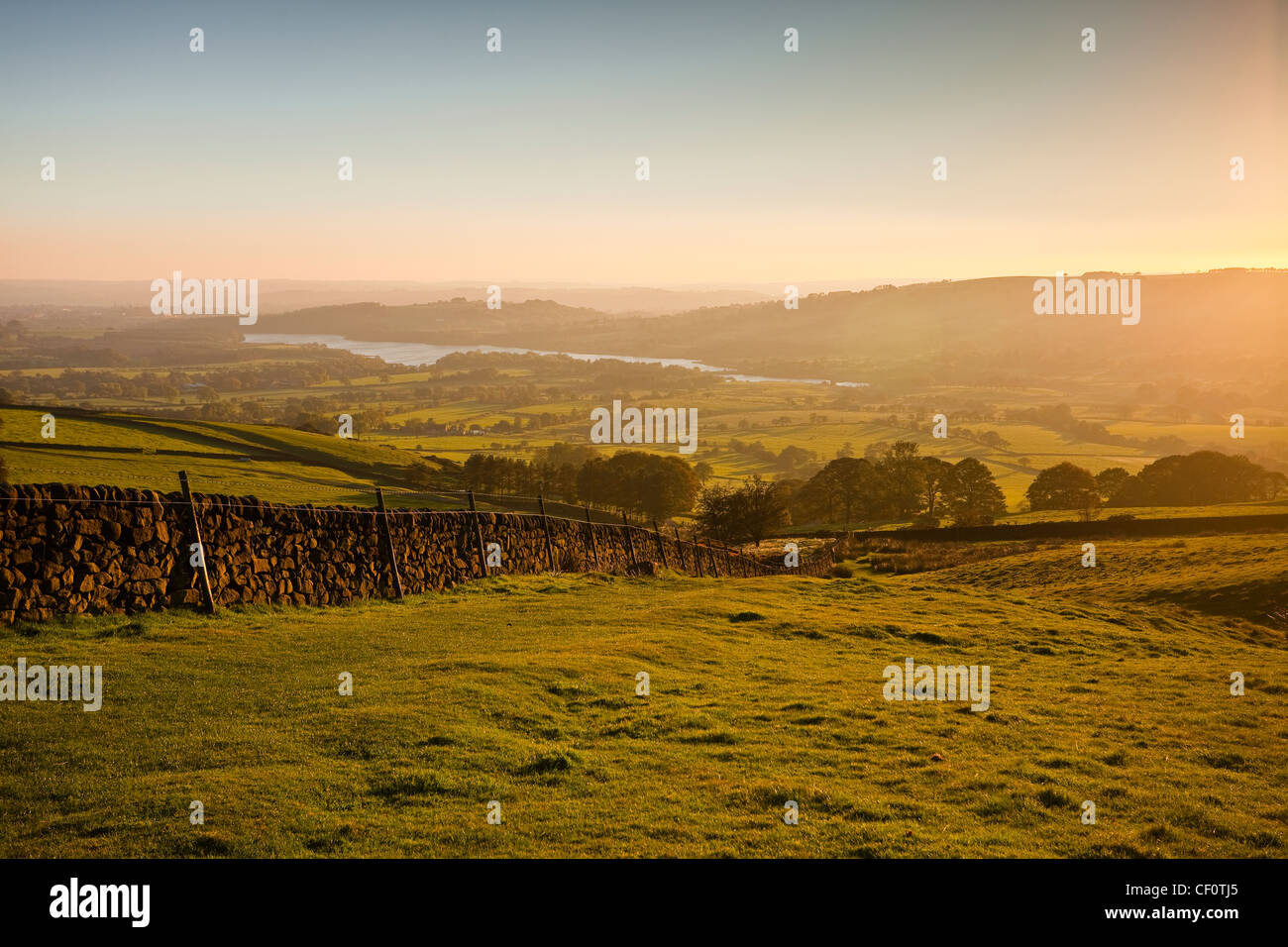 Blick auf die Landschaft von Staffordshire in Richtung Tittesworth-Reservoir. Stockfoto