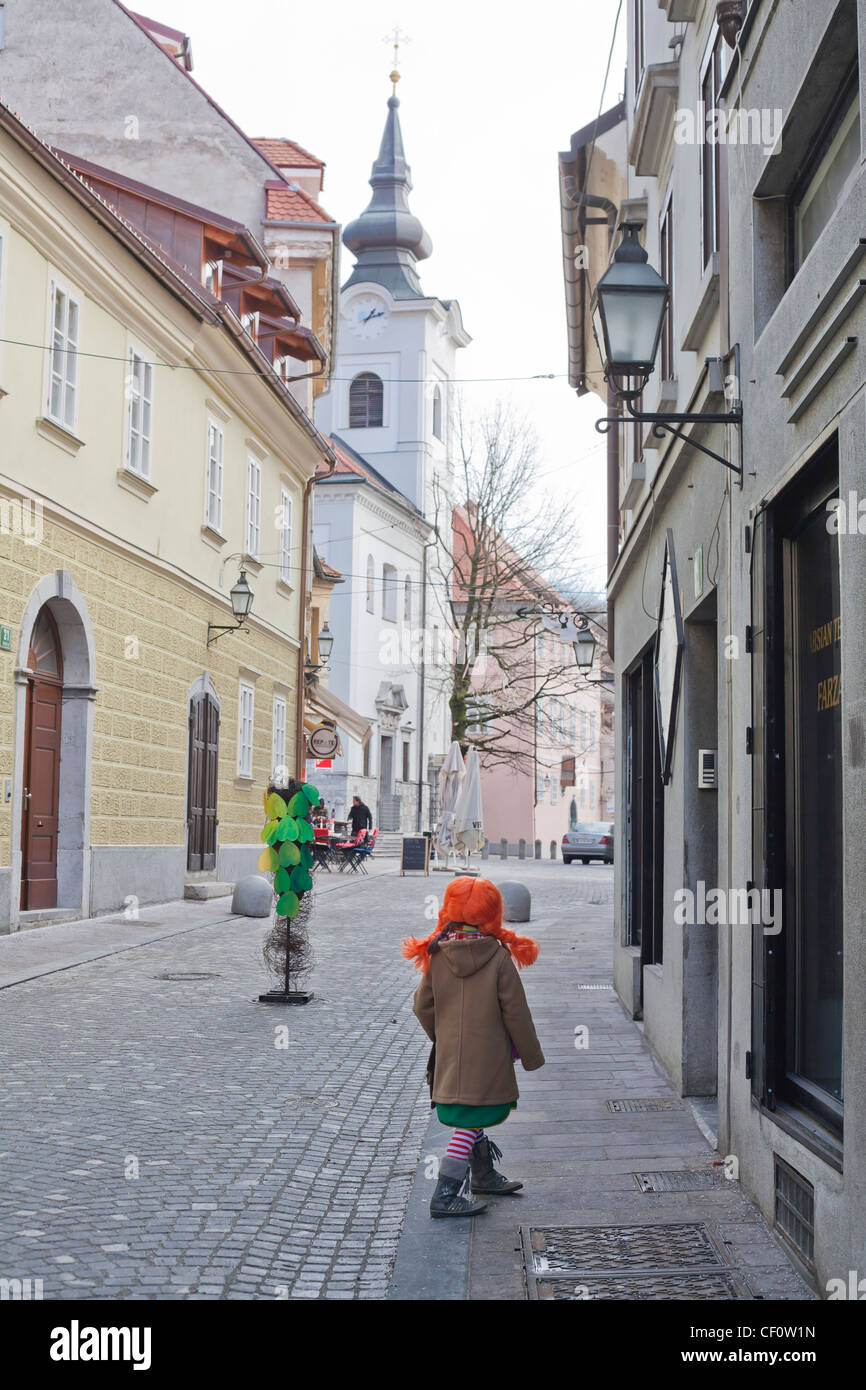 Mädchen auf der Straße von Ljubljana. Stockfoto